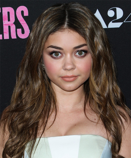 Sarah Hyland Long Wavy Hairstyle for Heart Shaped Faces