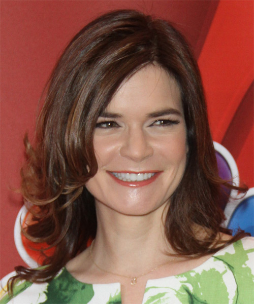 Betsy Brandt Medium Straight    Brunette   Hairstyle