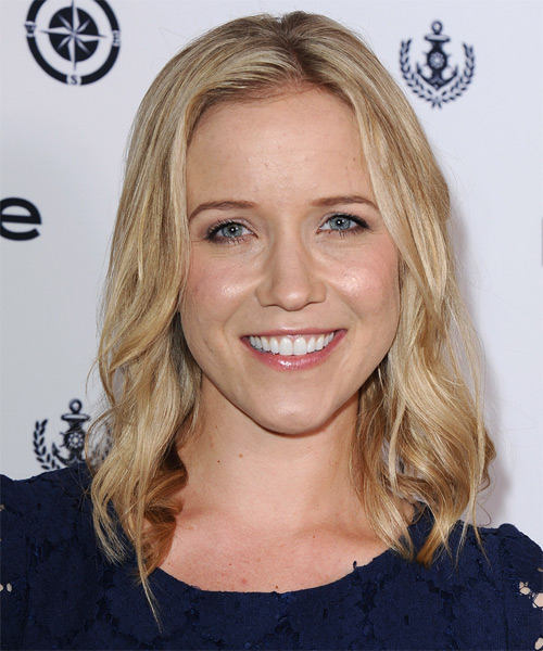 Jessy Schram Medium Wavy