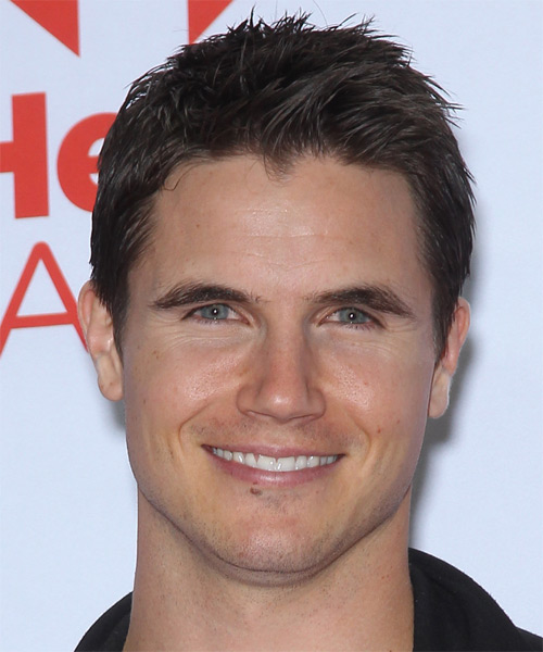 Robbie Amell Short Straight     Hairstyle