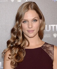 Tracy Spiridakos Hairstyles