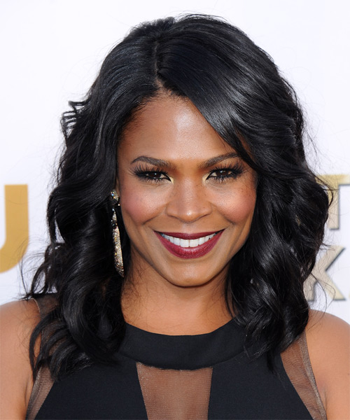 Nia Long Medium Wavy Black Hairstyle for Women Over 40