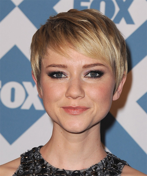 Valorie Curry Short Straight    Blonde   Hairstyle with Side Swept Bangs  and Light Blonde Highlights