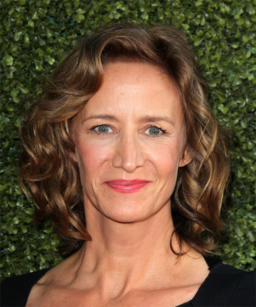 Janet McTeer Medium Wavy    Brunette   Hairstyle