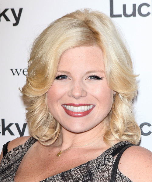 Megan Hilty Medium Wavy Hairstyle