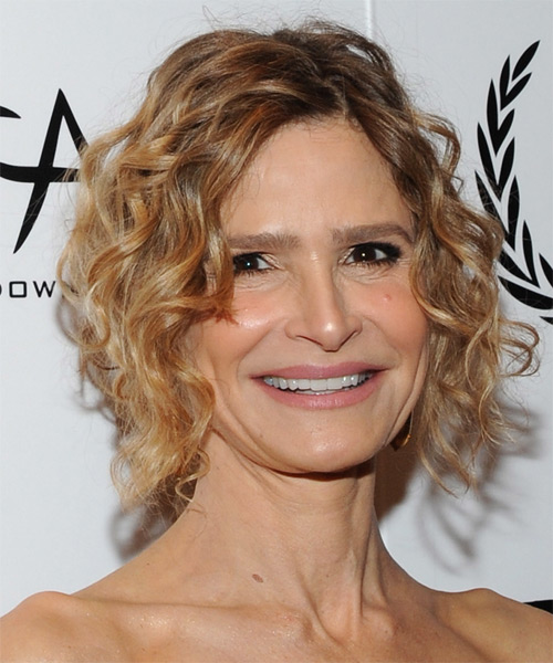 Kyra Sedgwick Short Curly   Dark Blonde   Hairstyle - side on view