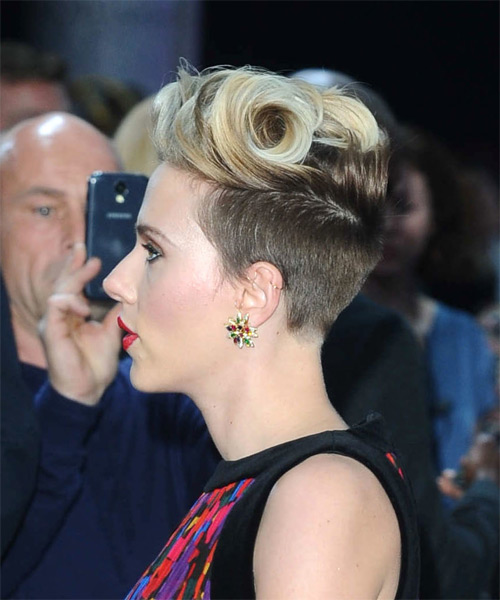 Scarlett Johansson Short Straight    Brunette   Hairstyle   with Light Blonde Highlights - Side on View