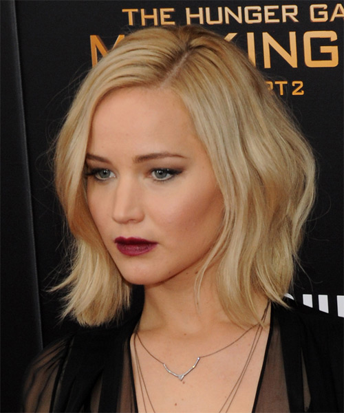 Jennifer Lawrence Medium Straight    Golden Blonde   Hairstyle - side on view