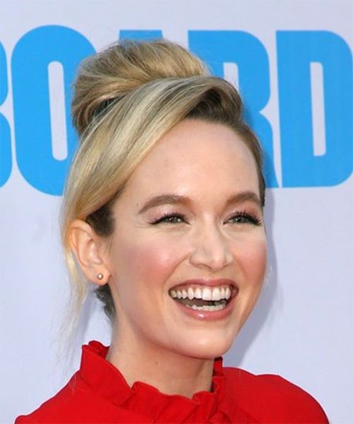 Kelley Jakle Long Straight    Blonde  Updo with Side Swept Bangs - side on view