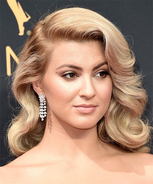 Tori Kelly Medium Wavy    Blonde   Hairstyle with Side Swept Bangs  - Side on View