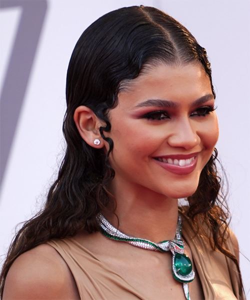 Zendaya Hairstyles, Hair Cuts and Colors