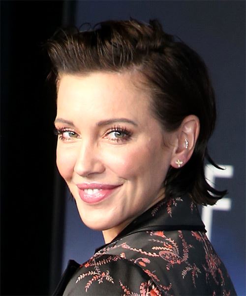 Katie Cassidy Short Straight   Black  Bob  Haircut   - Side on View