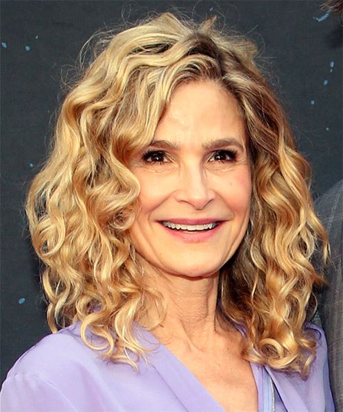 Kyra Sedgwick Long Curly Layered Light Brunette Bob Haircut with Light  Blonde Highlights