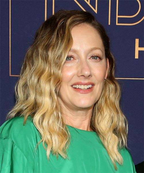 Judy Greer Medium Wavy    Blonde   with Side Swept Bangs  and Light Blonde Highlights - side on view
