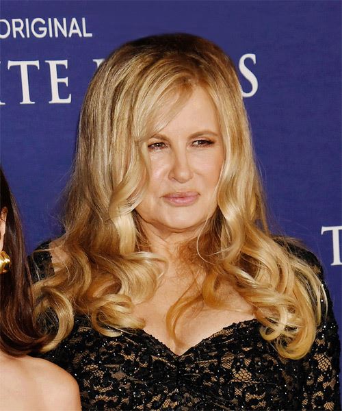 Jennifer Coolidge Wavy Hairstyle With Classic Curls - side on view