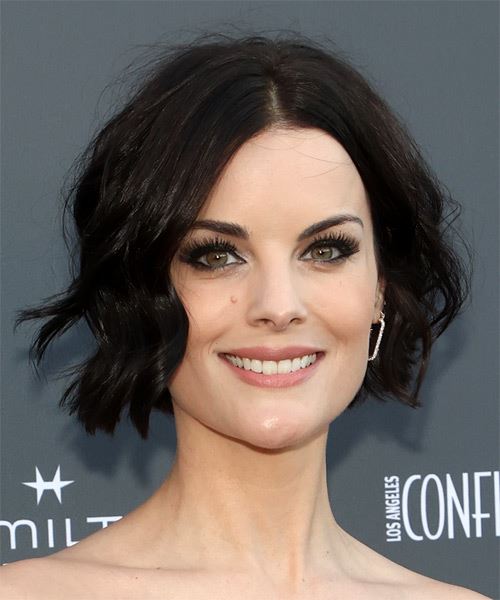 Jaimie Alexander Bob Haircut With Natural Waves - side on view