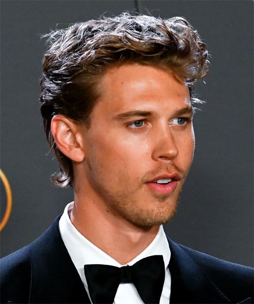 Austin Butler Hairstyle With Soft Waves - side on view