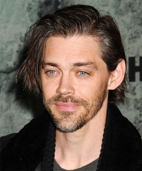 Tom Payne Casual Hairstyle - side on view