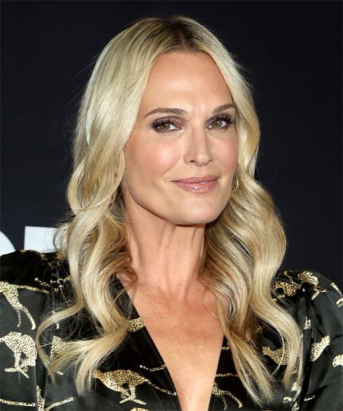 Molly Sims Long Blonde Hairstyle With Waves - side on view