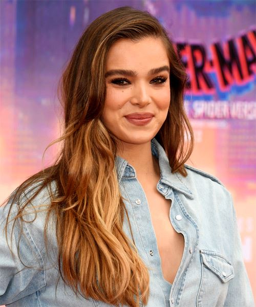 Hailee Steinfeld Long Hairstyle - side on view