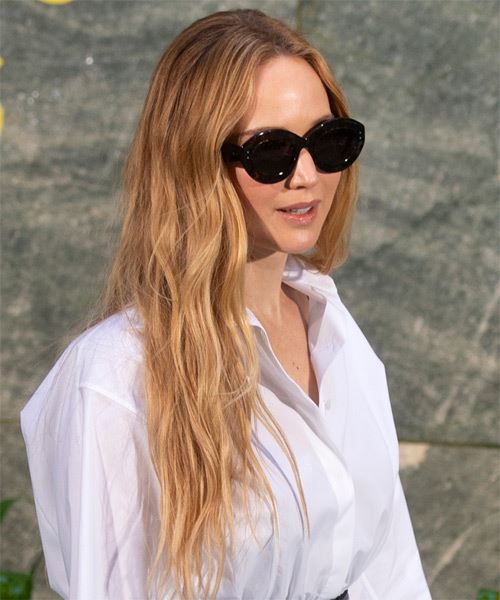 Jennifer Lawrence Long Hairstyle With Beachy Waves - side on view