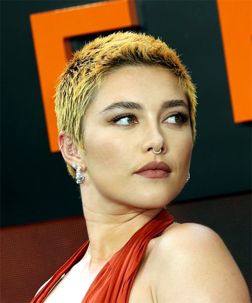 Florence Pugh Short Golden Blonde Hairstyle - side on view