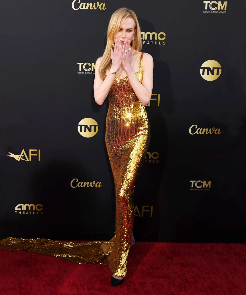 Nicole Kidman Long Side-Parted Hairstyle - view from the side