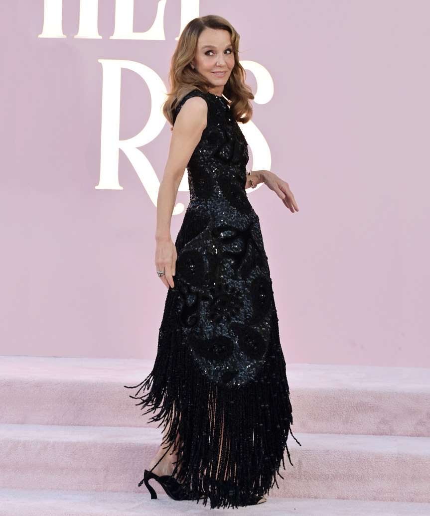 Philippine Leroy-Beaulieu Long Hairstyle With Bold Curls - view from the side