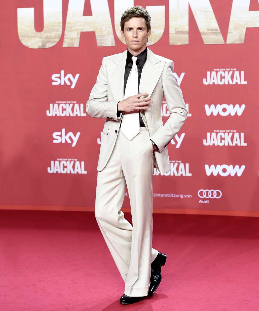 Eddie Redmayne Short Hairstyle With Natural Highlights - view from the side