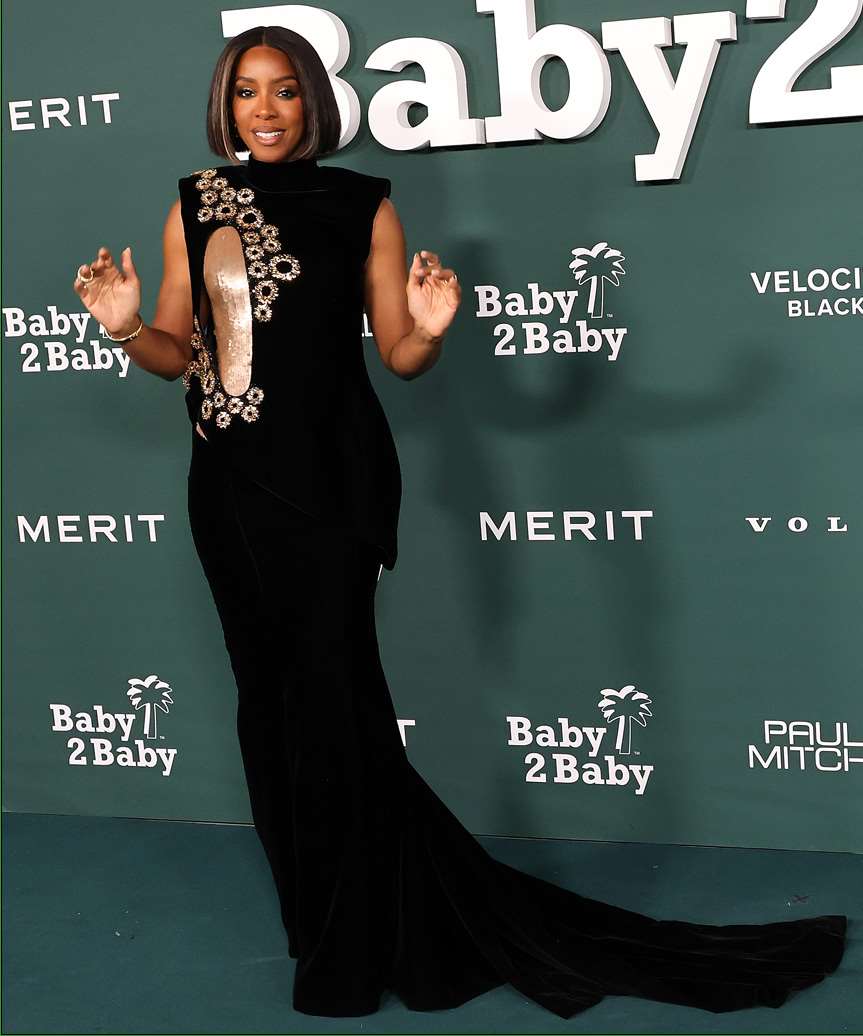 Kelly Rowland Blunt Cut Bob With Money Piece Highlights - view from the side