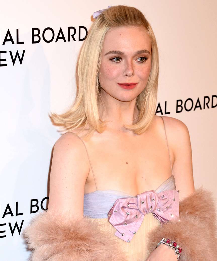Elle Fanning Classic Hairstyle With Pinned-Back Bangs - view from the side
