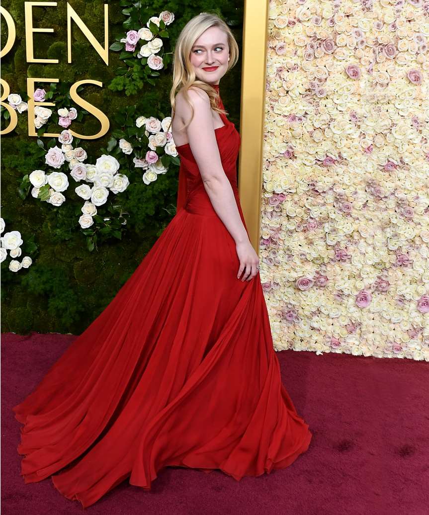Dakota Fanning Hairstyle - Golden Globe Awards 2025 - view from the side