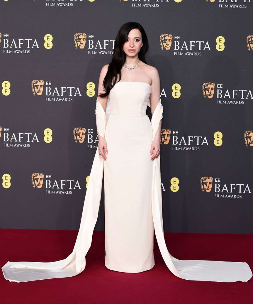 Mikey Madison Simple Formal Hairstyle - view from the side