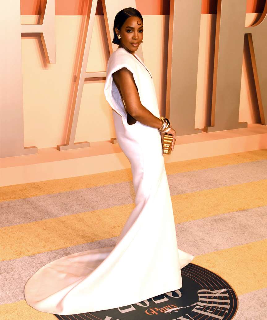 Kelly Rowland Short And Sleek Blunt Bob - view from the side