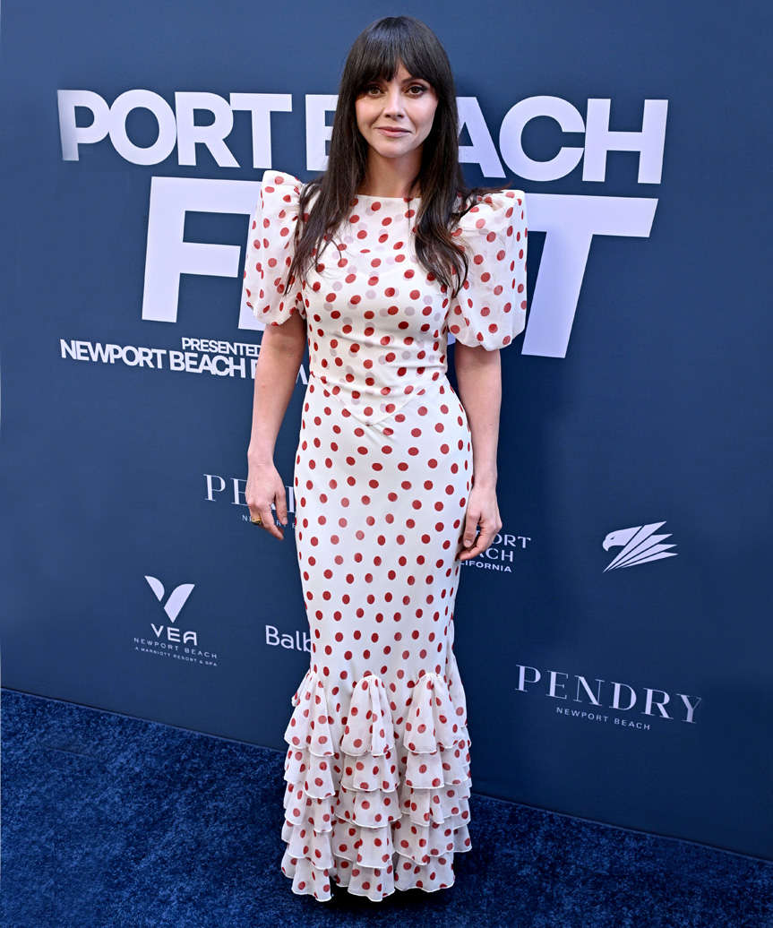 Christina Ricci Long Easy-Going Hairstyle With Classic Bangs - view from the side