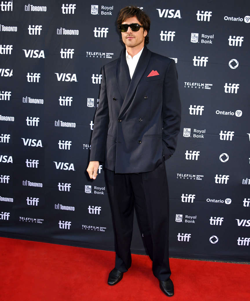 Jacob Elordi Short Hairstyle With Waves - view from the side