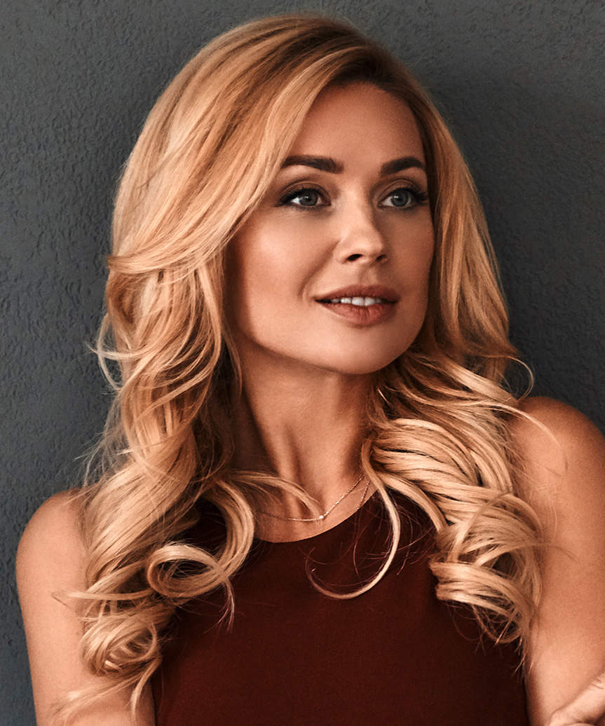 Fun Long Hairstyle With Curls - view from the side