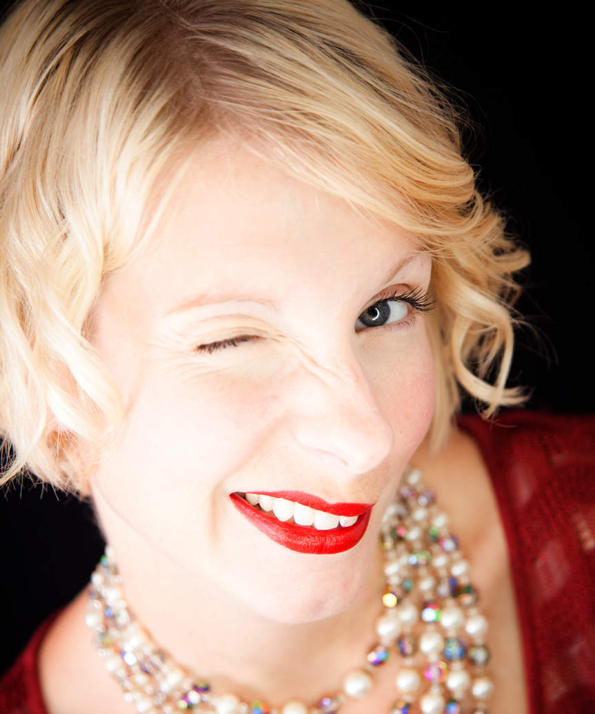 Short Jawline Bob Haircut With Curls - view from the side