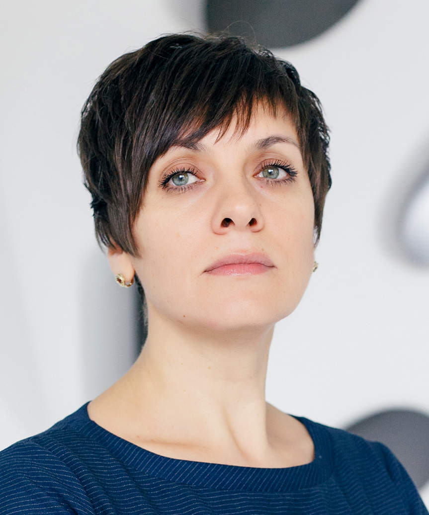 Stylish And Easy-Going Pixie Hair Cut - view from the side