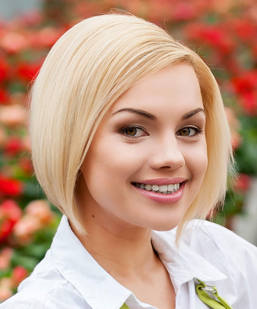Sleek Chin-Length Bob Haircut - view from the side