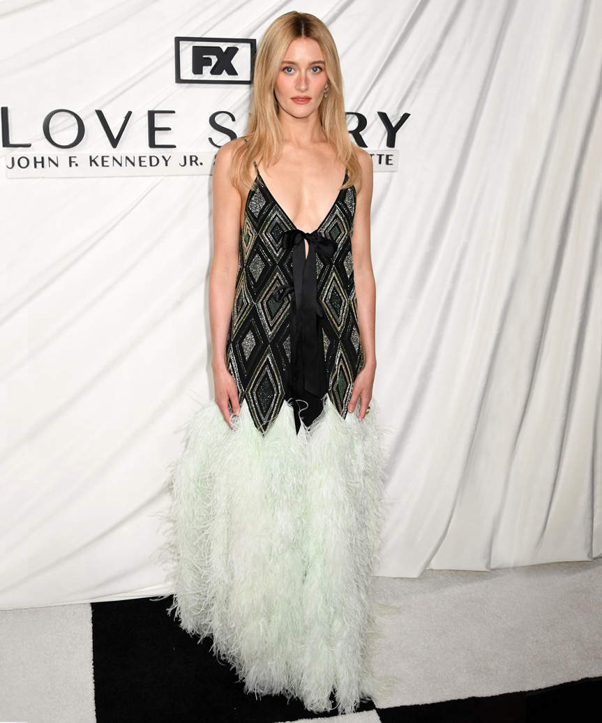 Sarah Pidgeon Long Sleek And Simple Hairstyle - view from the side