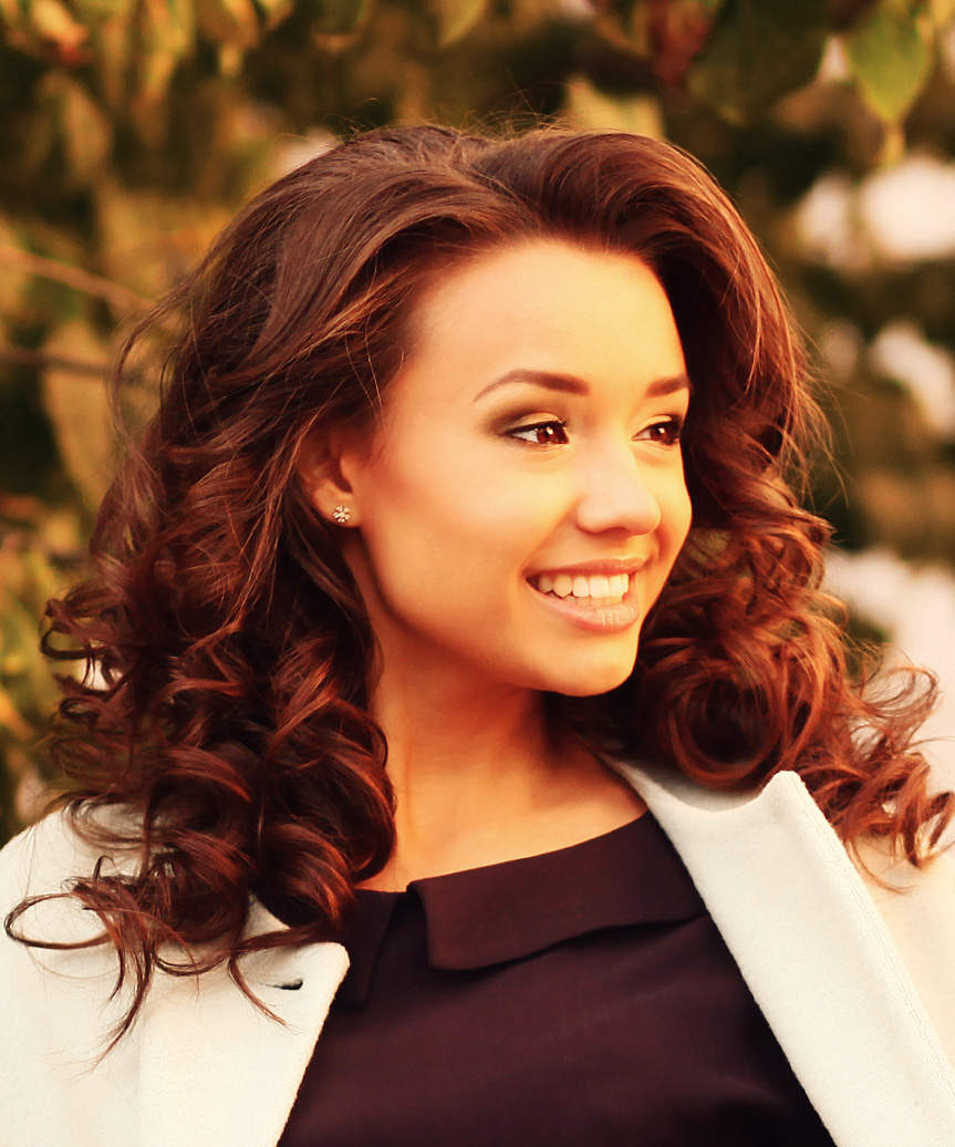 Long Voluminous Hairstyle With Mid-End Curls - view from the side