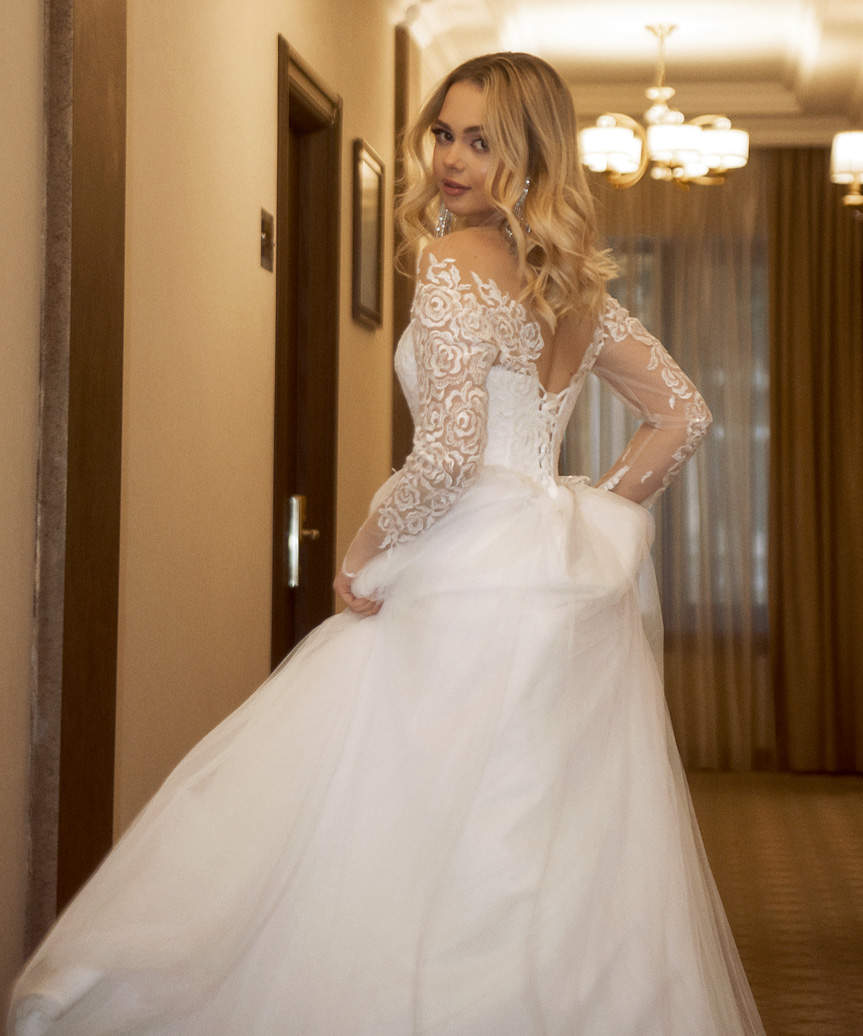 Classic Medium-Length Wedding Hairstyle - view from the side