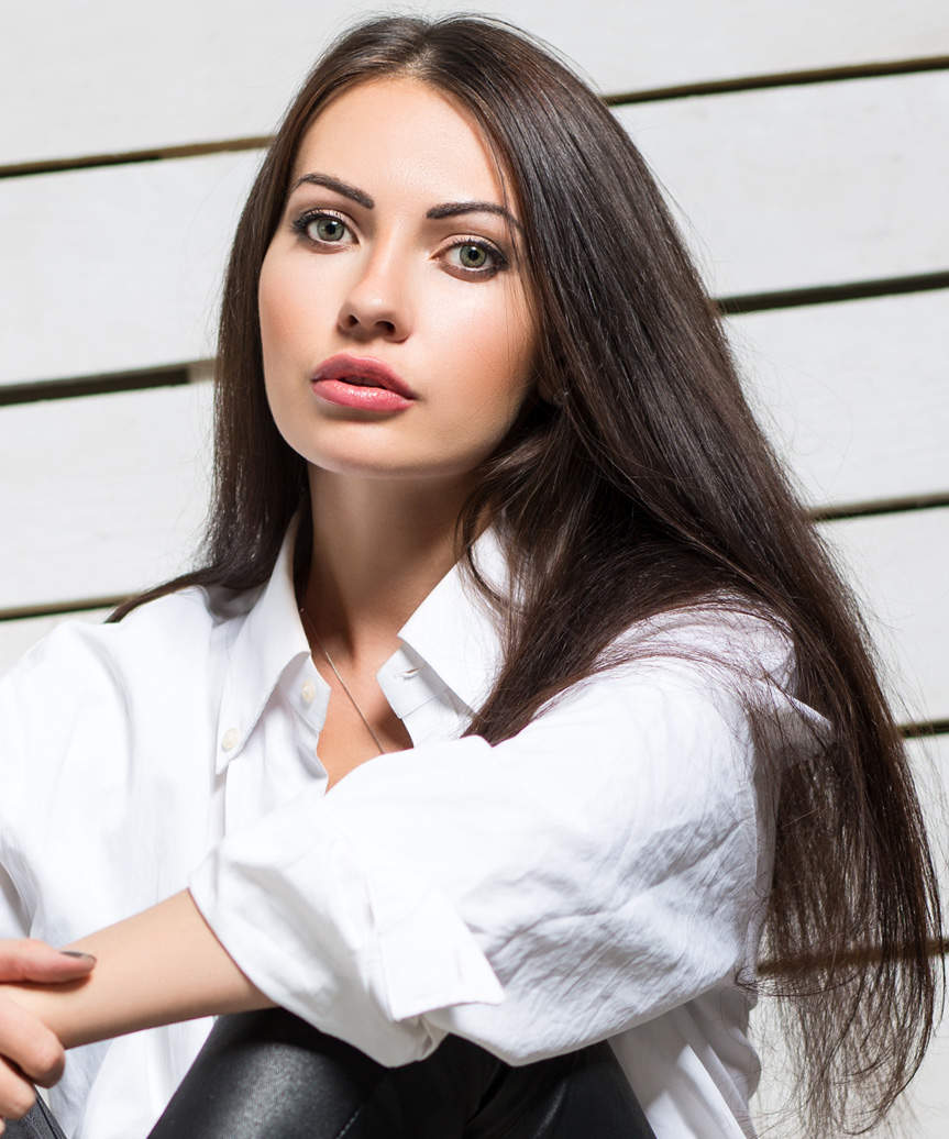 Long Straight Hairstyle With Volume And Natural Bounce - view from the side