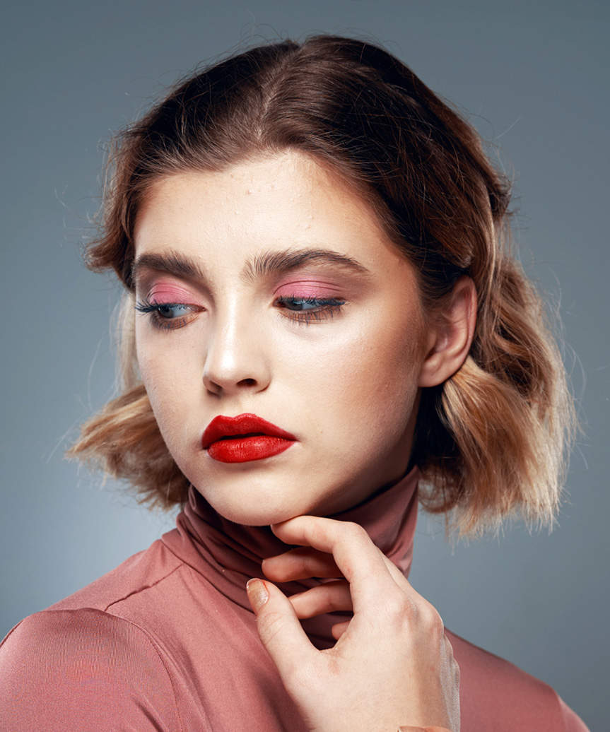Short Hairstyle With Mid-To-End Waves  - view from the side