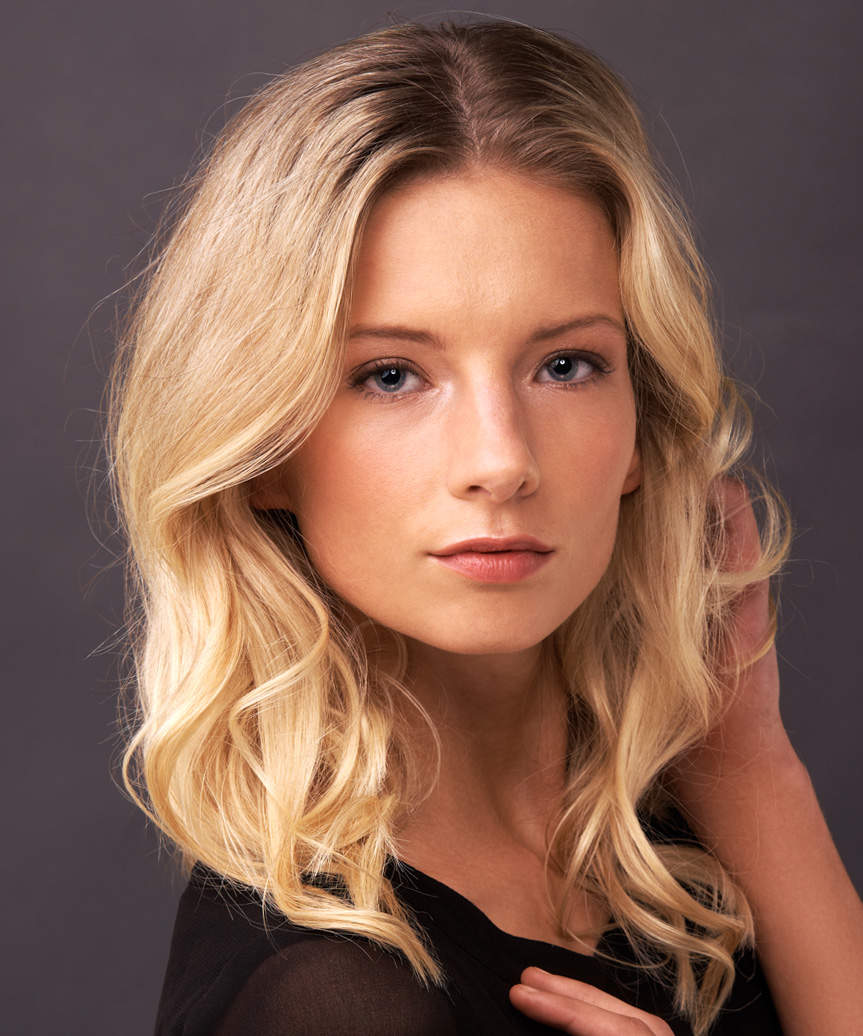 Medium-Length Hairstyle With Gentle Waves - view from the side