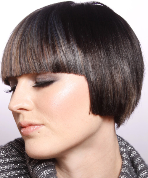  Sleek Blunt-Cut Hairstyle With Clean And Professional Finish - side on view