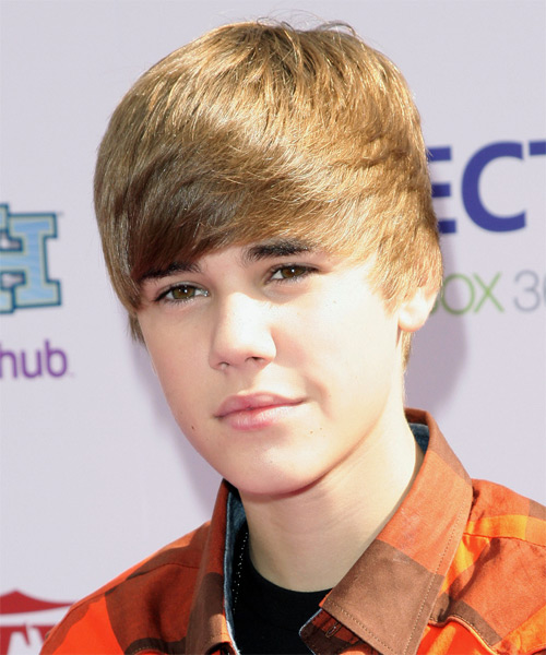 Justin Bieber Short Straight Light Brunette Hairstyle with Side Swept Bangs