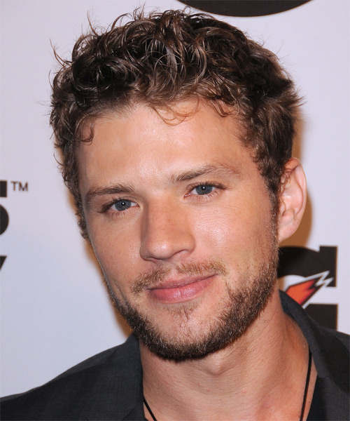 Ryan Phillippe Short Curly   Dark Blonde   Hairstyle - side on view