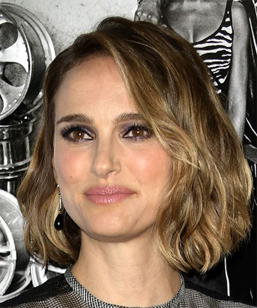 Natalie Portman Medium Wavy Layered   Brunette Bob  with Side Swept Bangs  and  Blonde Highlights - side view